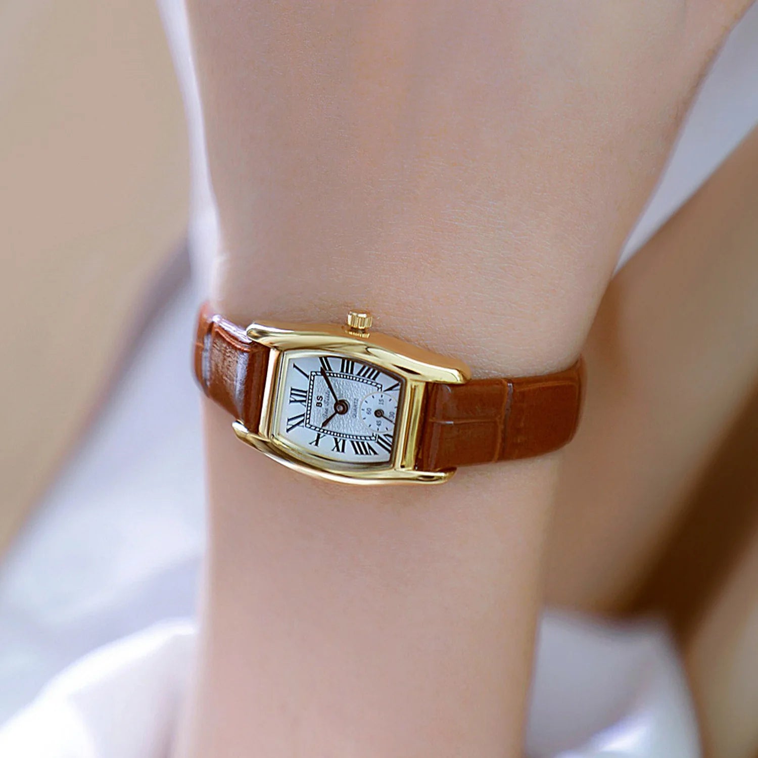 BS Bee Sister Elegant Vintage Rectangle Ladies Watch – Timeless Charm Meets Modern Craftsmanship